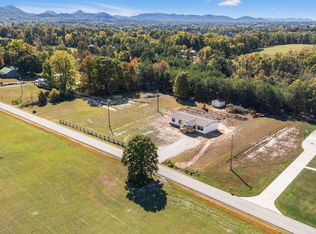 909 Low Gap Rd, Irvine, KY 40336