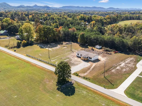909 Low Gap Rd, Irvine, KY 40336