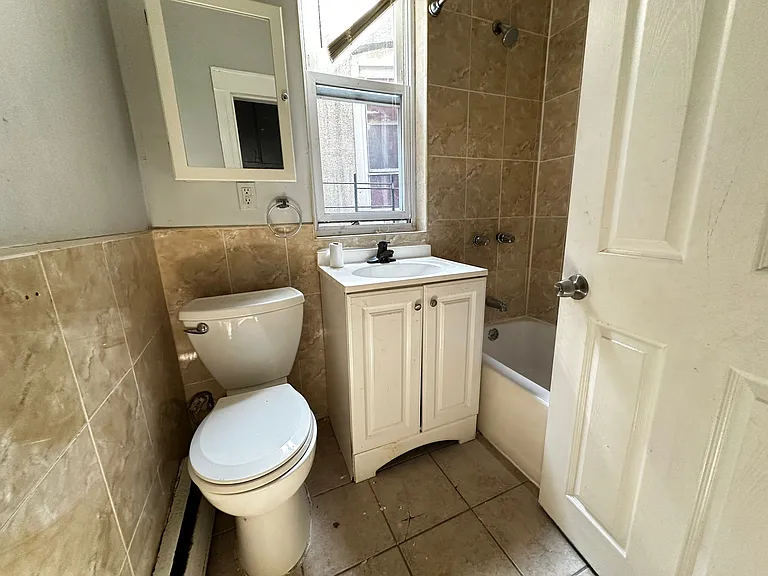 126 Bergen Ave #2E — Photo 10