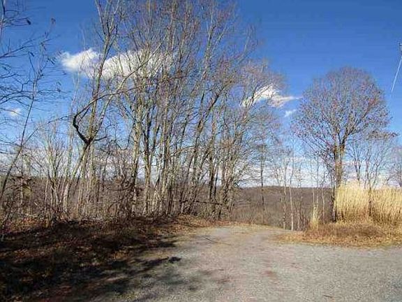 Exterior Neighborhood (street photo)