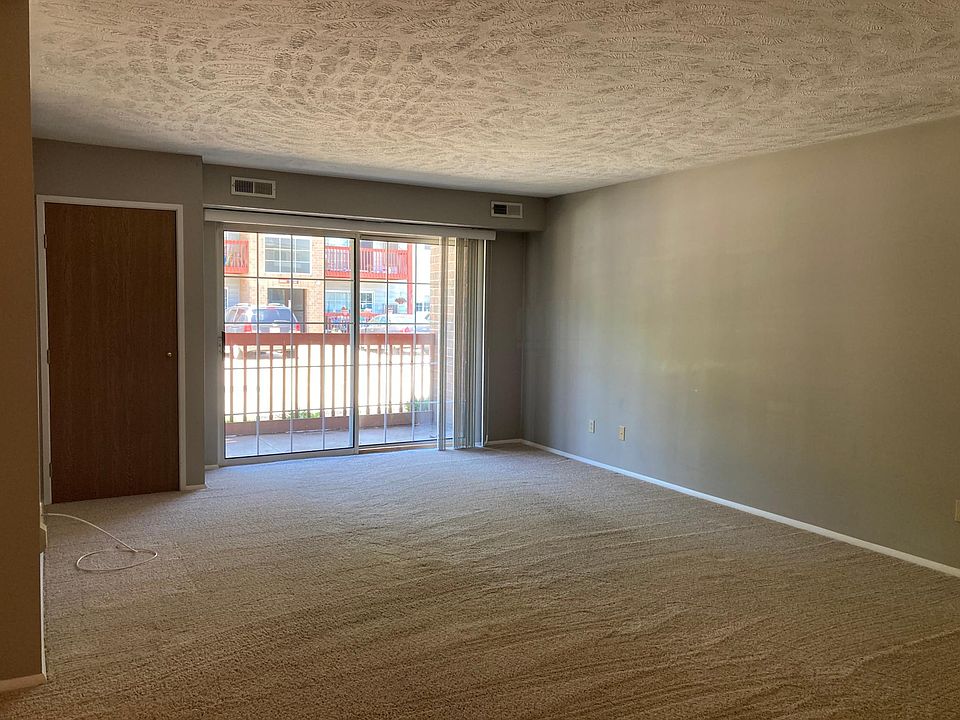 1st image of 27087 Oakwood Cir APT 104Y