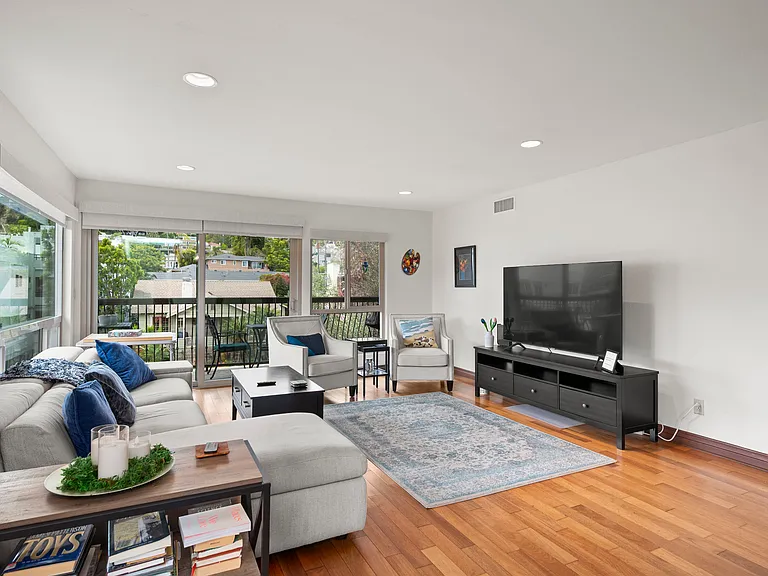 2955 McCall St #301 — Photo 4