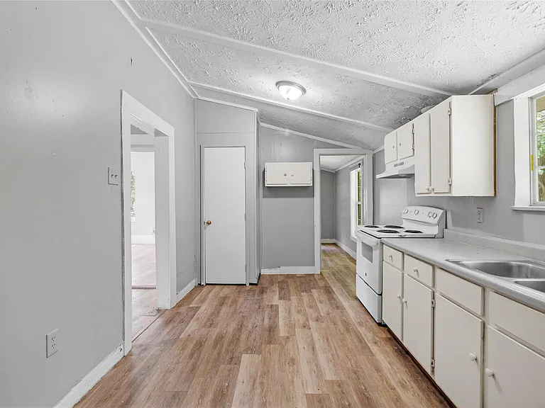8 Jackson Rd — Photo 7
