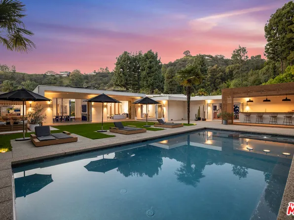 1130 Maytor Pl, Beverly Hills, CA 90210