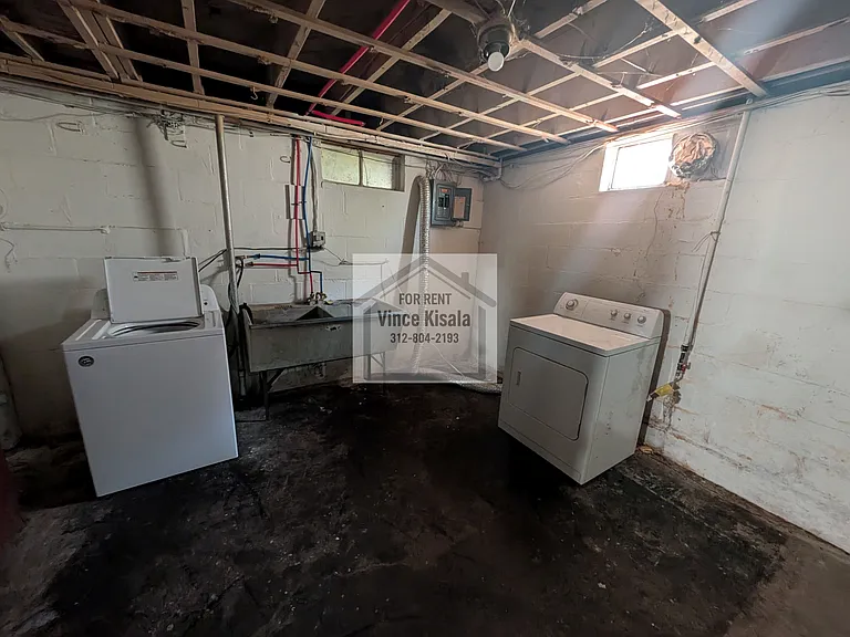 1410 Oak St — Photo 9