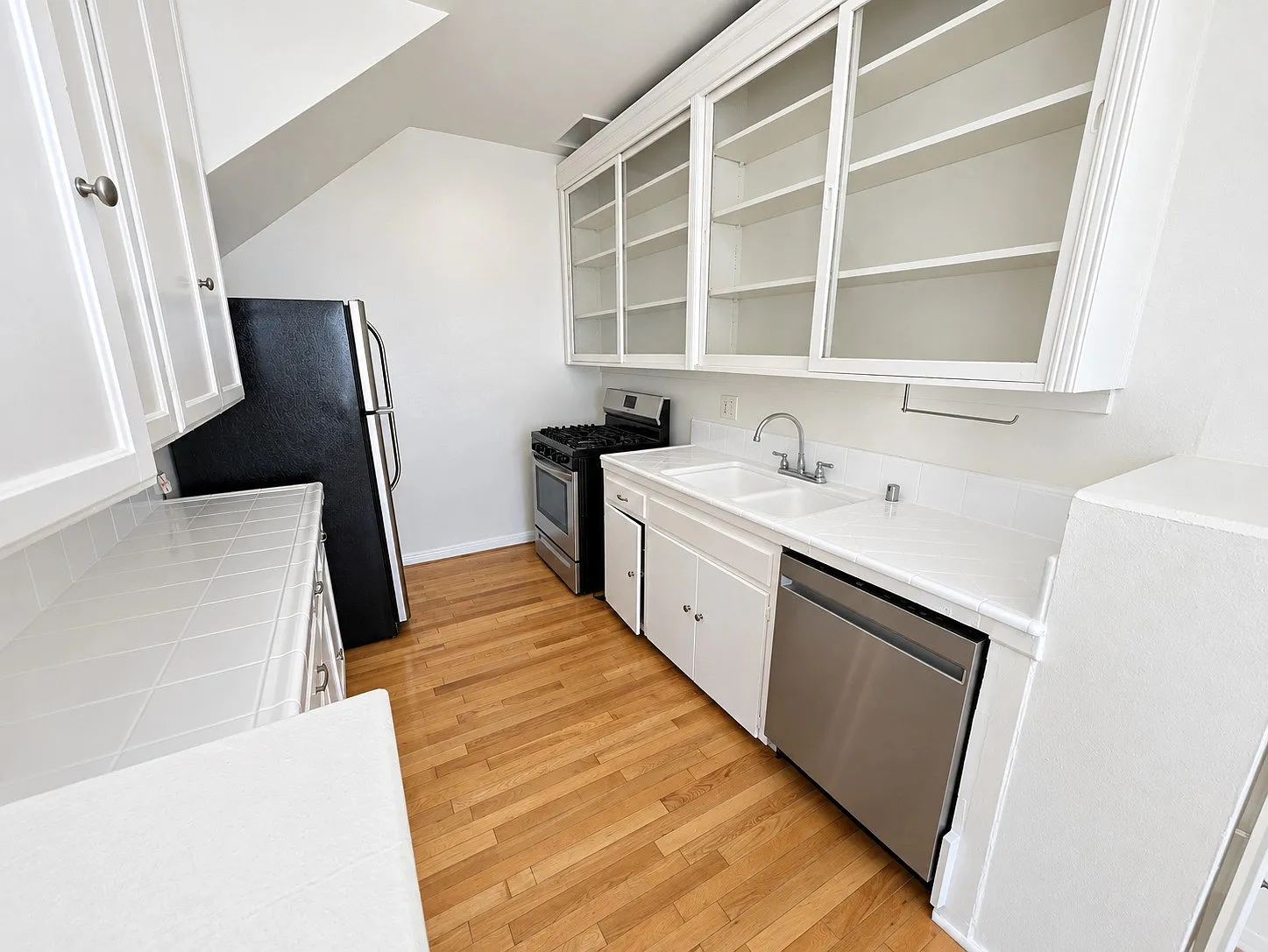 1200 N Gardner St — Photo 4
