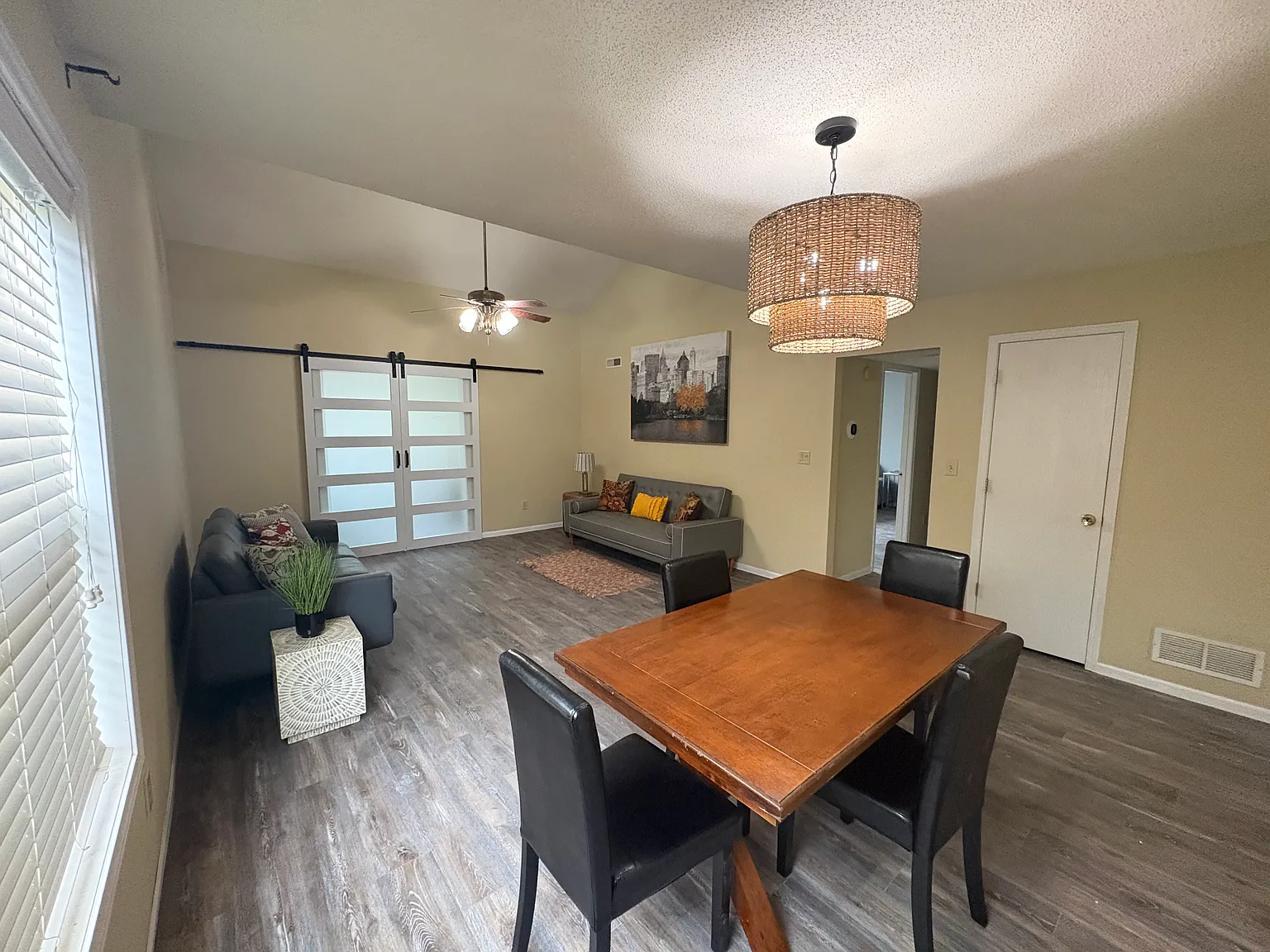 3 bed, 2.5 bath, 2081 sqft, $2,900 — Photo 4