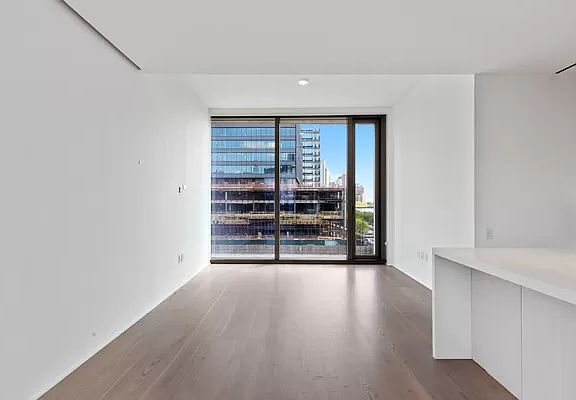 4th image of 160 Leroy St #S6a