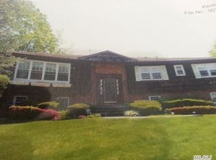 49 Bayberry Rd, Lawrence, NY 11559