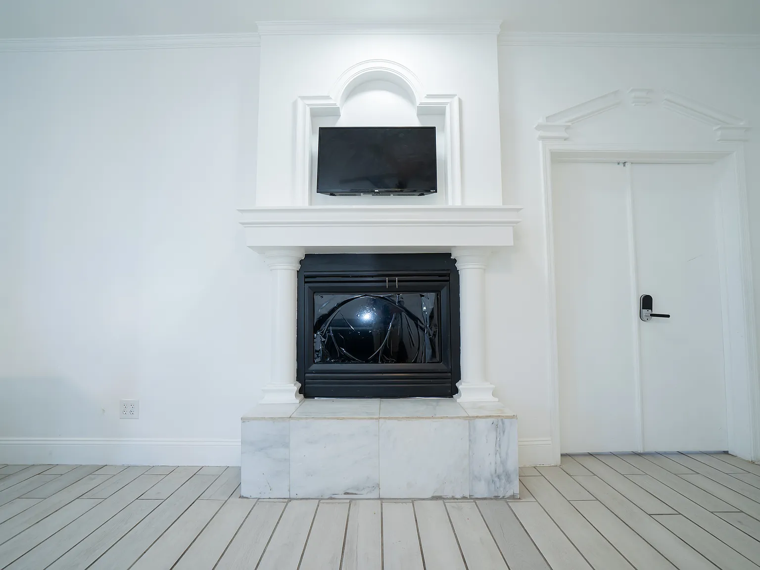 6 bed, 2560 sqft, $1,000 — Photo 4