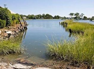 23 Palmer Ln, Riverside, CT 06878