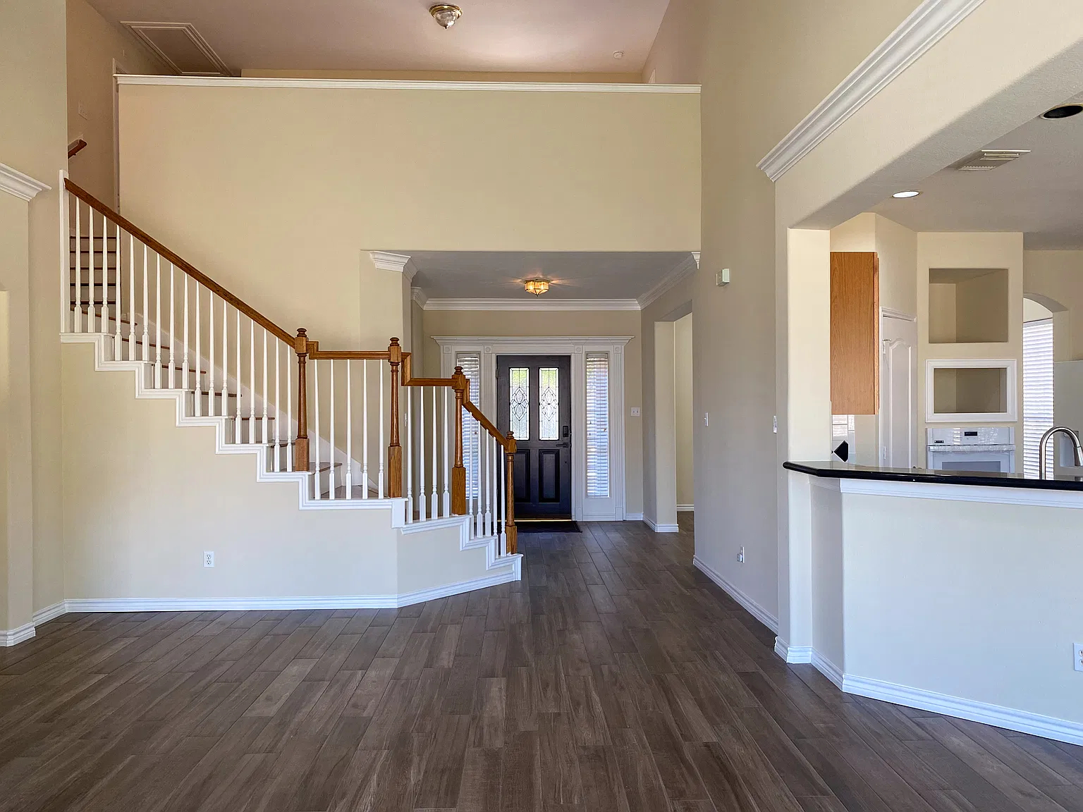 4 bed, 2561 sqft, $2,500 — Photo 2