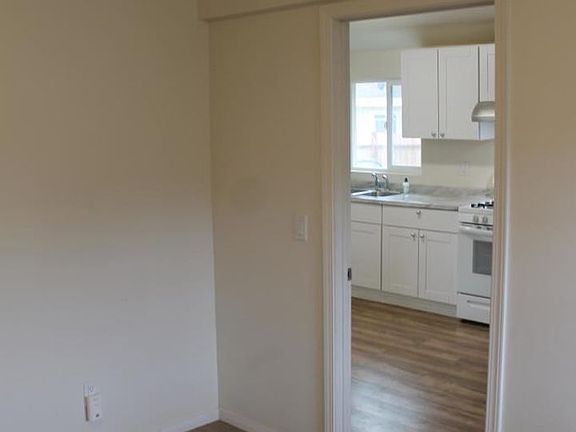 4th image of 222 1/2 E California Ave