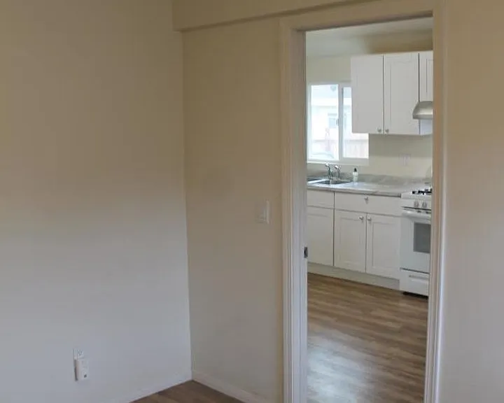 222 1/2 E California Ave — Photo 4
