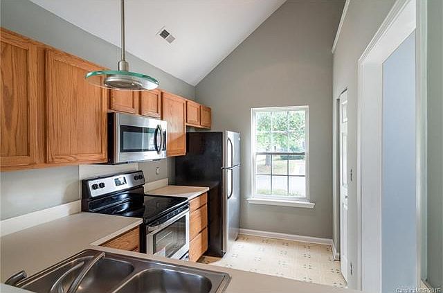 1st image of 901 Heritage Pkwy #1