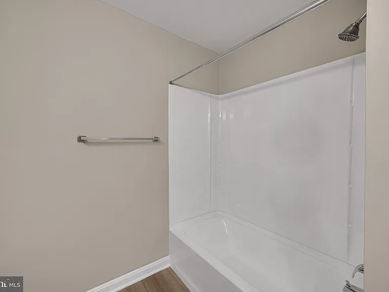 8101 Chelaberry Ct — Photo 24