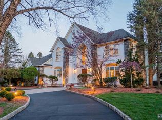 2 Sunflower Dr, Upper Saddle River, NJ 07458