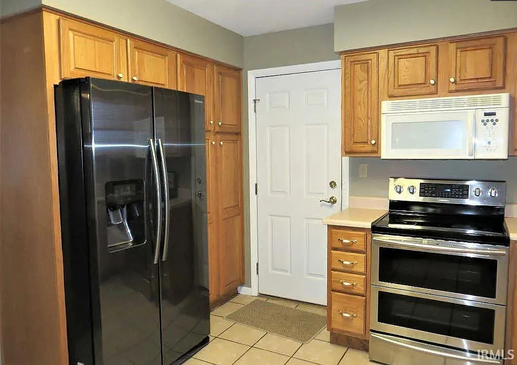 4 bed, 2.5 bath, 2119 sqft, $1,990 — Photo 4