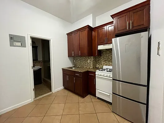 Rented by EXR | media 12