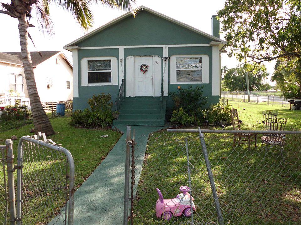1st image of 632 NW Avenue G Place