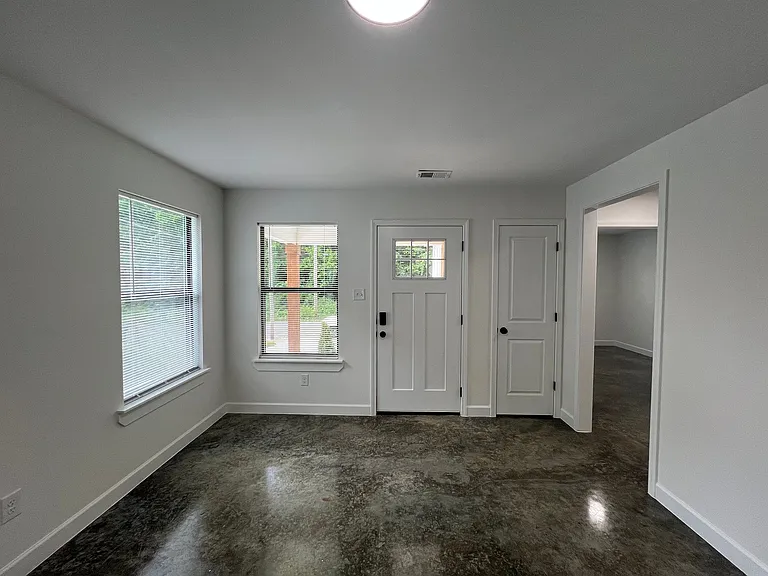 932 Eyers Rd — Photo 2