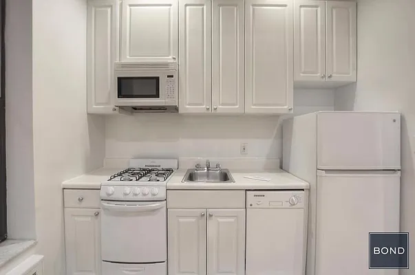 Rented by Bond New York | media 17