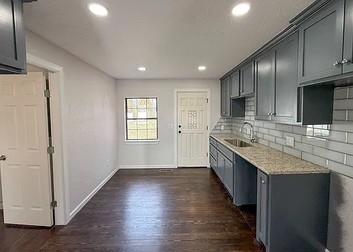 203 W Dale St Photo 1