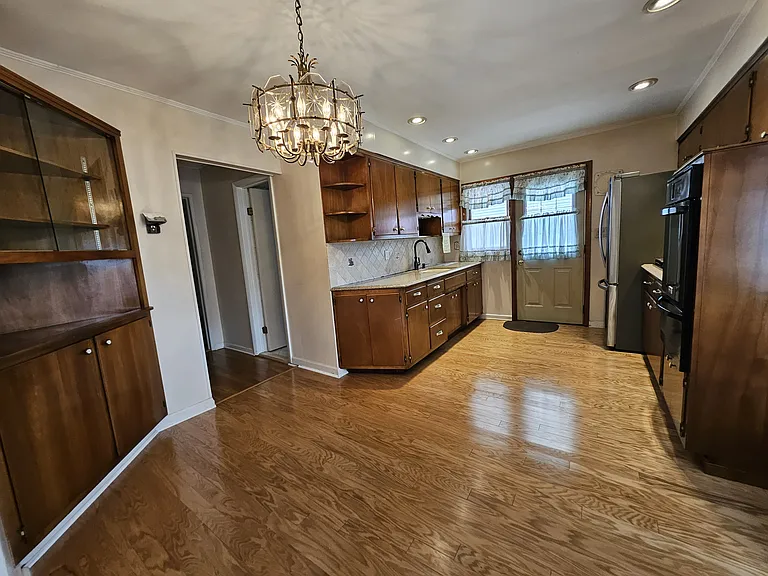 35 Elwood Ave — Photo 4