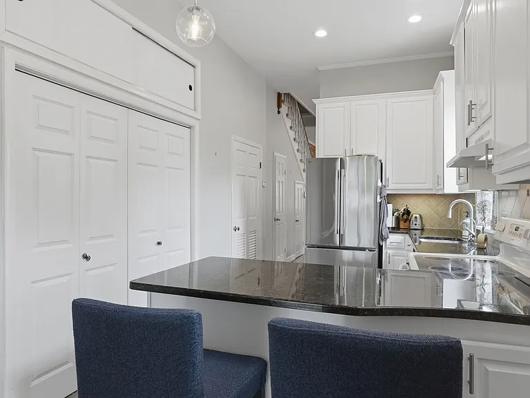 404 N Shields Ave — Photo 10