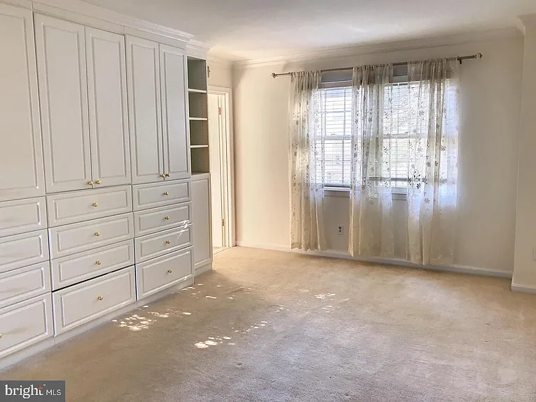 7412 Hallcrest Dr — Photo 2