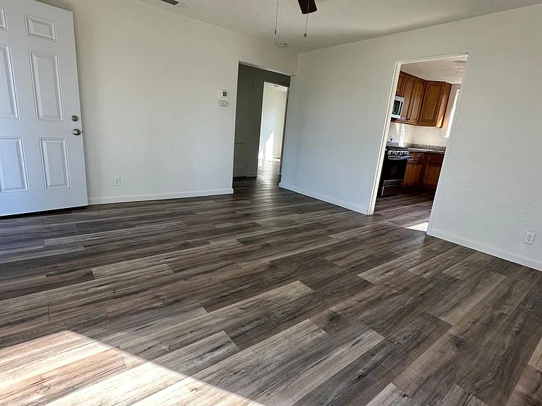 277 Alaska St — Photo 3