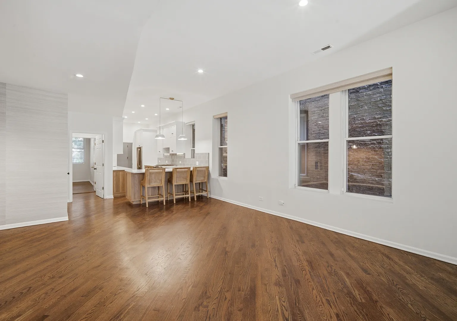 3 bed, 2000 sqft, $5,950 — Photo 3