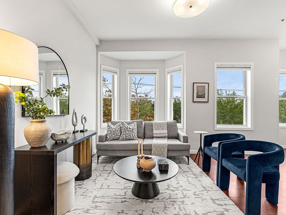 1st image of 256 Bremen St #Penthouse 3