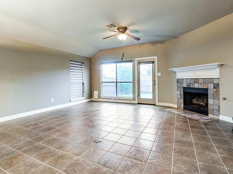 4629 Brighton Dr — Photo 7