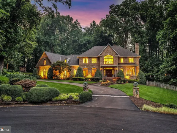 500 Seneca Knoll Ct, Great Falls, VA 22066