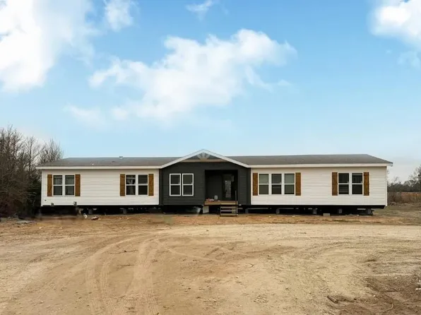 2408 West St #79, Buffalo, TX 75831