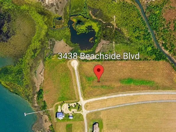 3438 Beachside Dr, Palacios, TX 77465