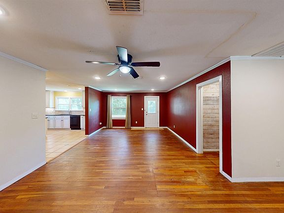 5th image of 104 N Garden Club Dr