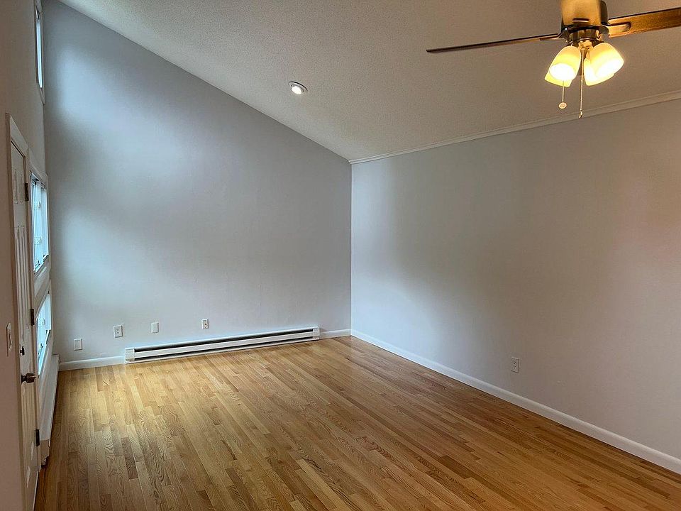 184 W Main St APT D, Niantic, CT 06357 Zillow