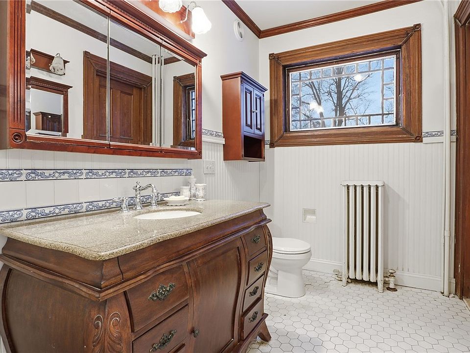 37th image of 160 Cuyler St