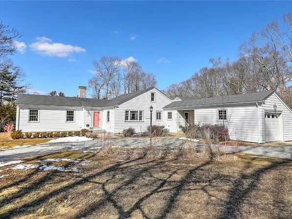 4 Echo Dr, Barrington, RI 02806