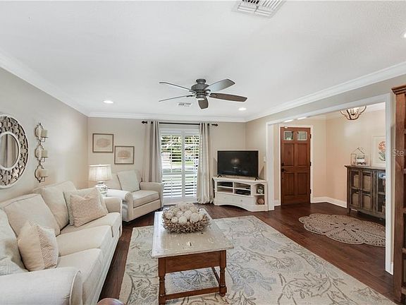 4th image of 2020 Siesta Ln
