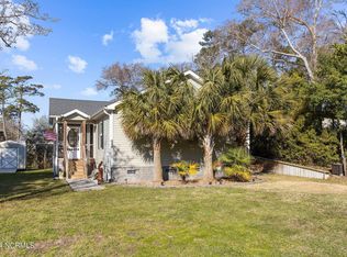 305 Hancock Dr, Emerald Isle, NC 28594