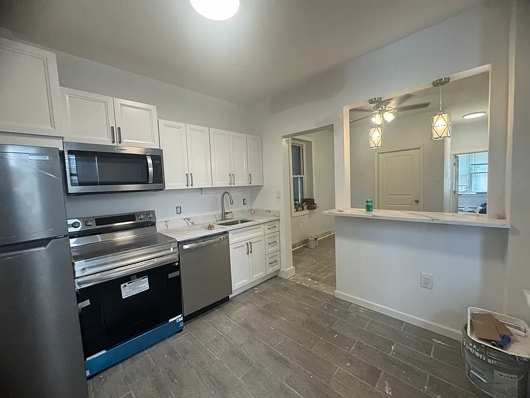 1153 E 4th St #1 — Photo 3