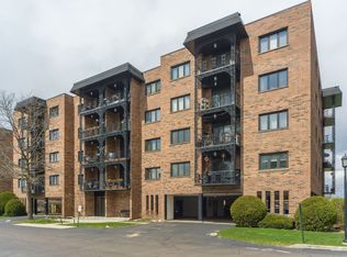 9356 Landings Ln UNIT 302, Des Plaines, IL 60016