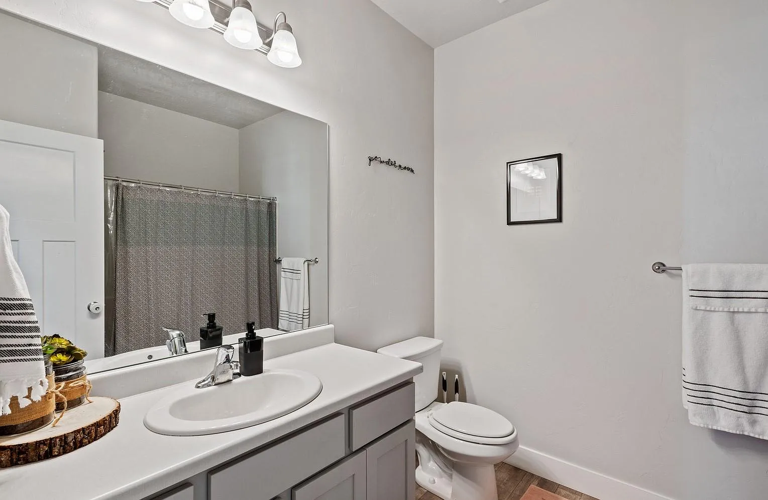 3 bed, 1272 sqft, $1,782 — Photo 3