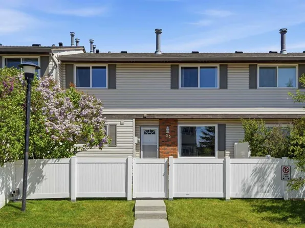 740 W Bracewood Dr SW #35, Calgary, AB T2W 3N3