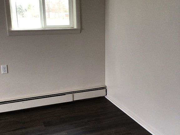 3rd image of 406 Bjornson St APT 8