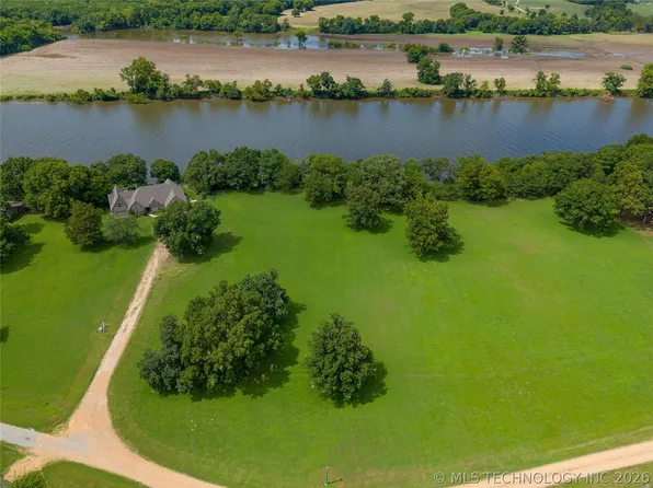 10 Galloway Bay, Strang, OK 74367