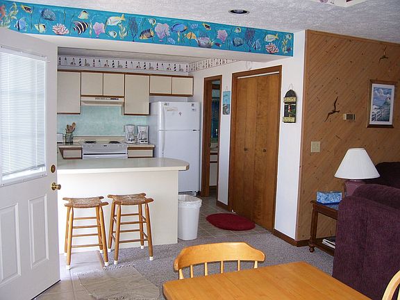 dining area/ kitchen